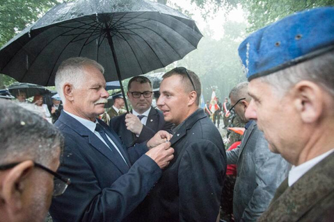 �z�ak